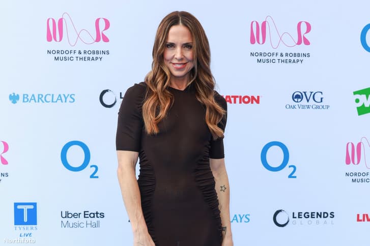Itt vannak az első fotók, ezt a különleges menyasszonyi ruhát tervezte Victoria Beckham Mel C esküvőjére