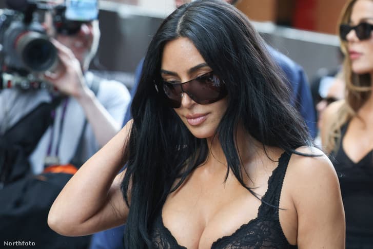 Kiderült, hogy fogadták Lewis Hamiltont Kim Kardashian és Kanye West gyerekei