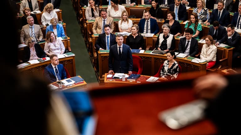 Történelmi fordulat a közmédiában, ezentúl nem köthetnek ellenőrizetlenül százmilliós szerződéseket