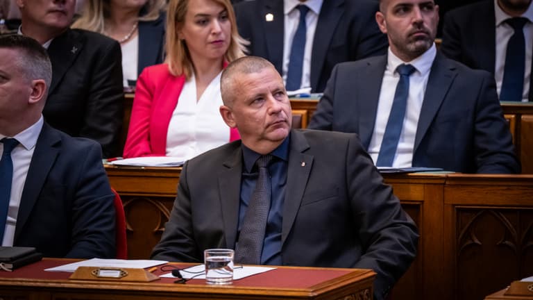 Ruszin-Szendi Romulusz feljelentést tesz a honvédség félmilliárdos beszerzése miatt, amit nem találnak