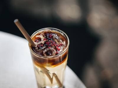 A málnás-kávés limonádétól a nápolyi krémkávéig – 6 különleges hűsítő ital Budapesten