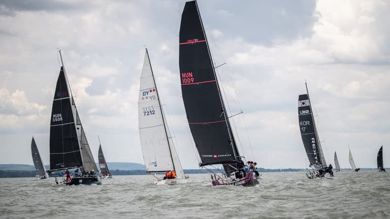 Ismét a vitorlázásé a főszerep a Balatonon, pénteken kezdődik a Kékszalag Fesztivál