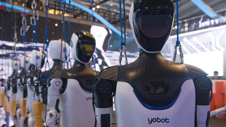 Betiltja az új kínai humanoid robotok importját Donald Trump, Kína felszólította az Egyesült Államokat