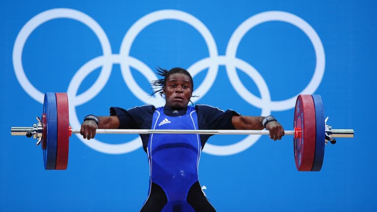 Hazájában bebörtönözték volna, bujkálni kényszerült és új életet kezdett az olimpiai bronzérmes súlyemelő
