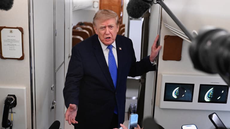 Donald Trump egy minden eddiginél nagyobb támadásról beszélt, de végül kihátrált belőle