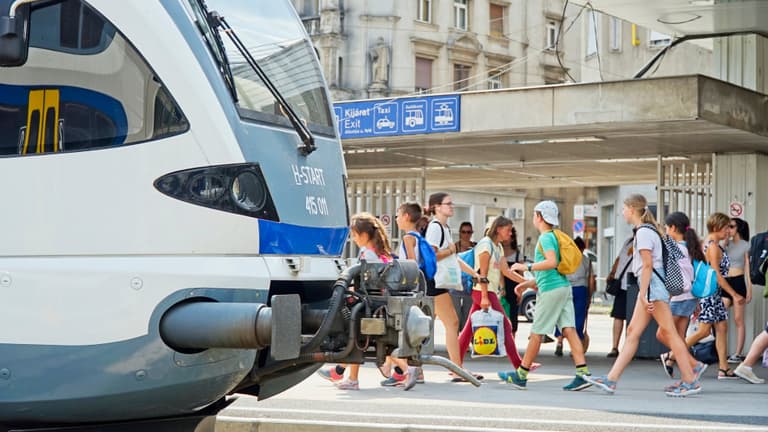 Milliókért bontják el a félkész MÁV-várókat, belső vizsgálat indult a botrányos ügyben