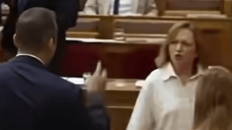 A Tisza frakcióvezetője kiabálva kérte számon Toroczkai Lászlóékat az ülés szünetében