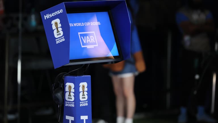 Bejelentést tett az UEFA: rövidül a VAR-vizsgálatok ideje