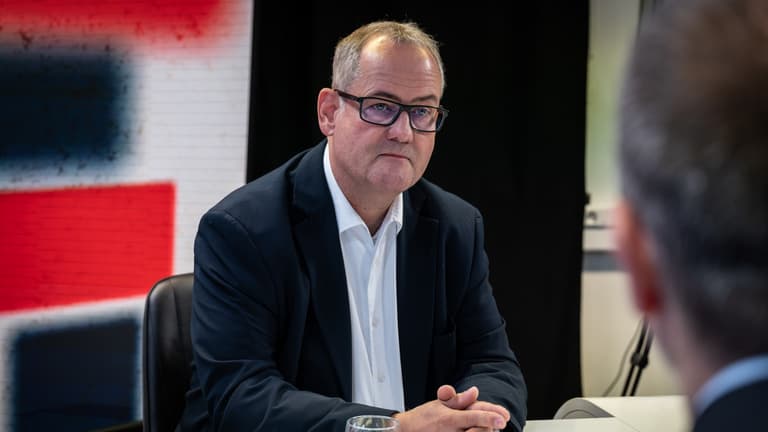 Több mint ötvenezer magyar család megélhetése a tét az Audi Hugaria vezére szerint