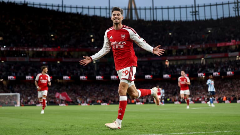 Ott folytatta az Arsenal, ahol májusban abbahagyta, magabiztos győzelmet aratott a címvédő a bajnoki szezonnyitón