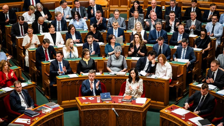 Közpénzből nyomják a Tisza pártlapját