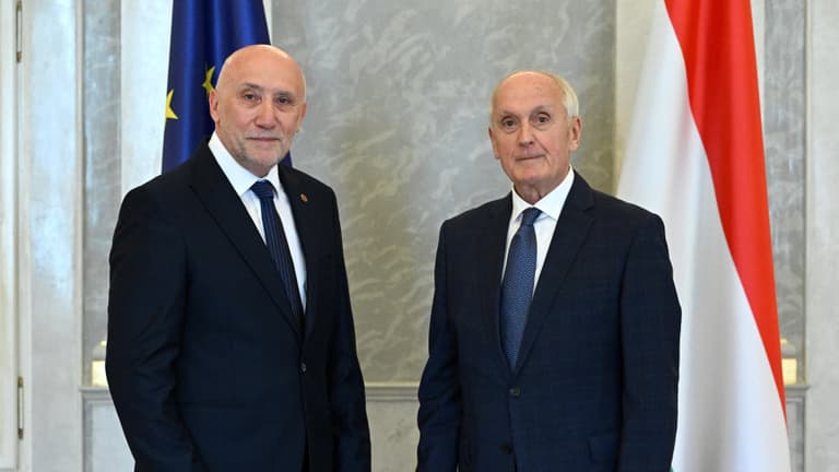 Megszűnt a legfőbb ügyész megbízatása, Lajtár István veszi át a helyét