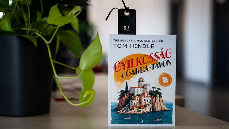 Gyilkosság a Garda-tavon: Agatha Christie nyakon öntve egy pikáns olasz szósszal