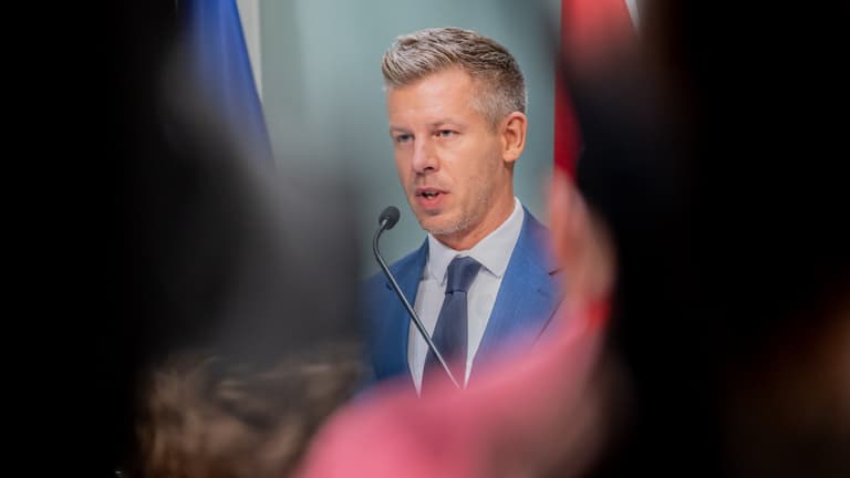Ilyet még nem látott senki, kulisszatitkokat mutatott a kormányülésről Magyar Péter