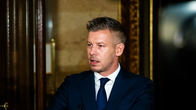 Magyar Péter rendkívüli beszédet mond a Széchenyi téren