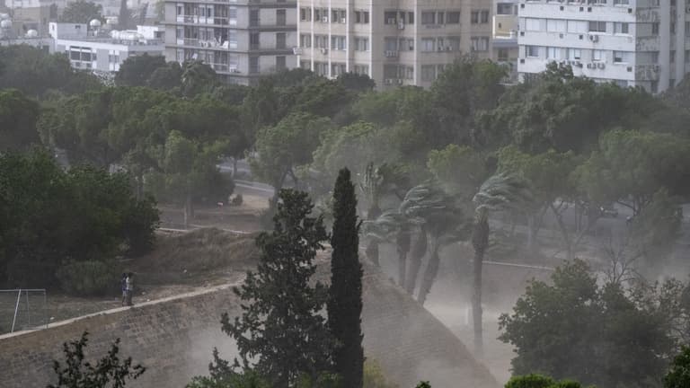 Tomboló vihar sodort zátonyra hajókat Cipruson, egy ember meghalt