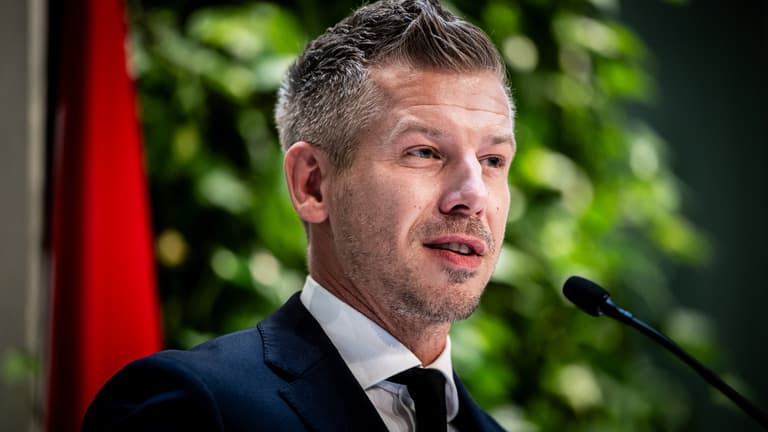 Kicsi a világ: nagy meglepetés érte Magyar Pétert, miközben Pozsonyban sétálgatott