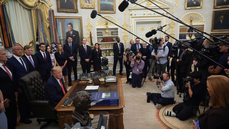 Éktelen haragra gerjedt Donald Trump, kitiltotta a CNN-t és a Politicót is a Fehér Házból