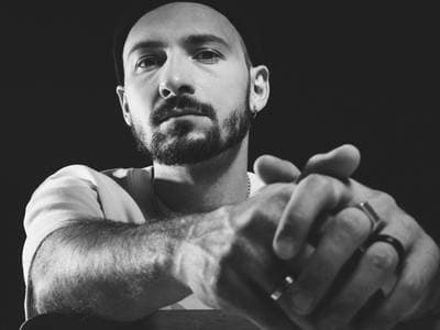 „Attól szerencsére már távol kerültem, hogy mindennapos küzdelmet folytassak a démonnal” – bongor-interjú