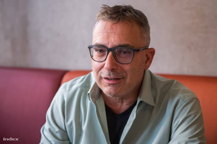 Nem úszta meg Sváby András, A legjobb ajánlatban is énekelnie kellett