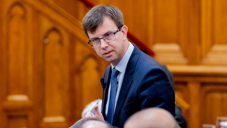 Bóka János szerint Magyar Péter felvételt akart arról, ahogy Hankó Balázst bilincsben elviszik a Parlamentből