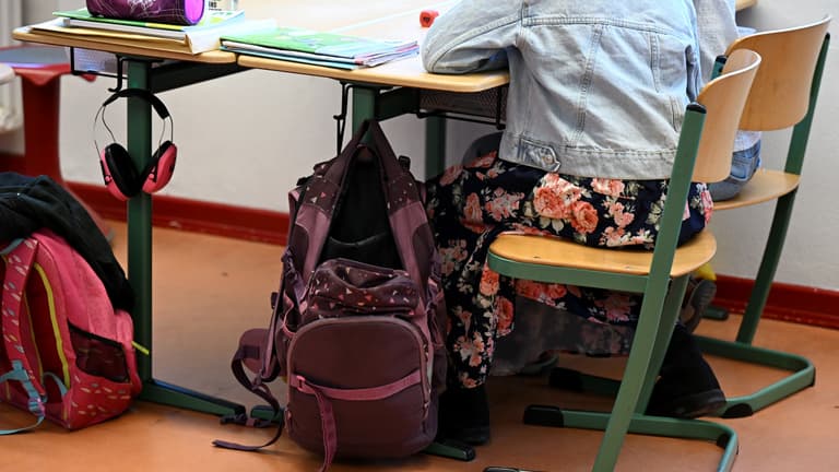 Front nyílt a gyerekek körül, a szexuális felvilágosítás miatt csapnak össze a politikusok