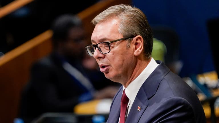 Vasárnap eldőlhet, hatalomban marad-e Alekszandar Vucsics