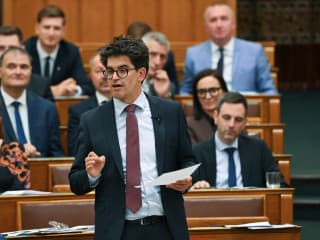 Újabb részleteket közölt a Külügyminisztérium a lélegeztetőgépek beszerzéséről