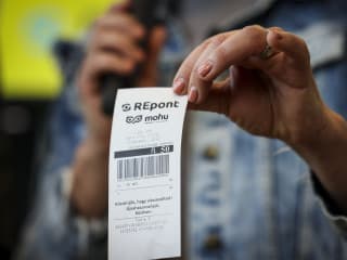A liberális polgármesterek rendőrökkel, a Mohu készpénzstoppal csapna le a palackozókra