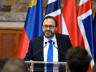 „Ezekkel az aláírásokkal 92 milliárd forint támogatás érkezik” – jelentette be Kármán András