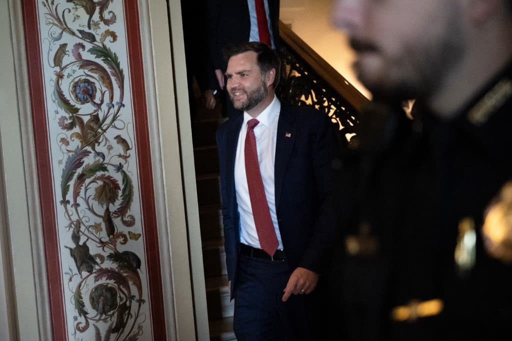 Vance: új szakaszba lépett az Irán elleni küzdelem, Washington most a gazdasági nyomásra épít
