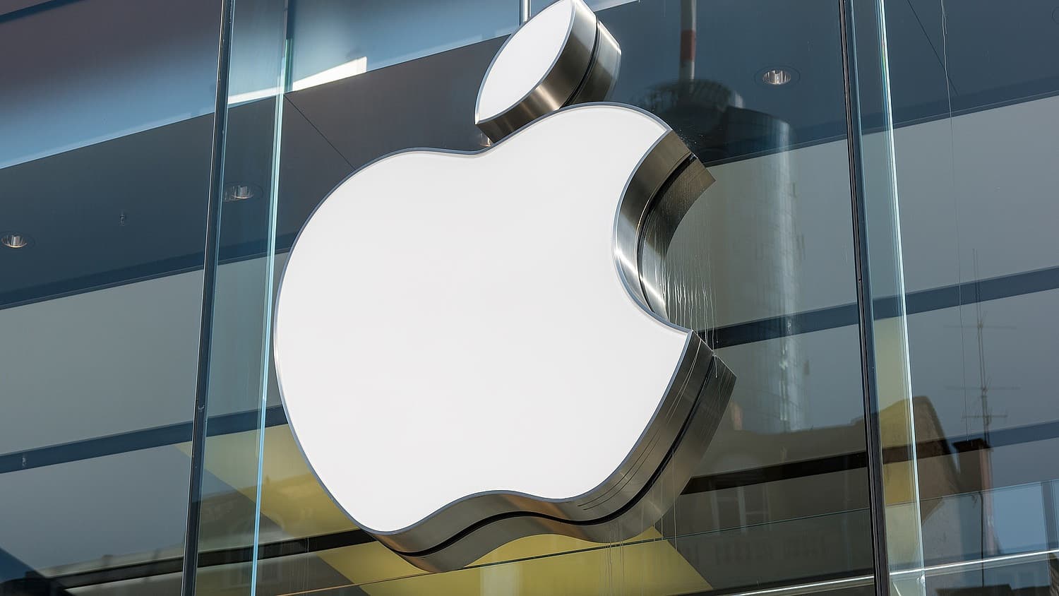 Meglépte az Apple: különleges fegyverrel mentenék meg az iPhone-t a távoli szuperpiacon