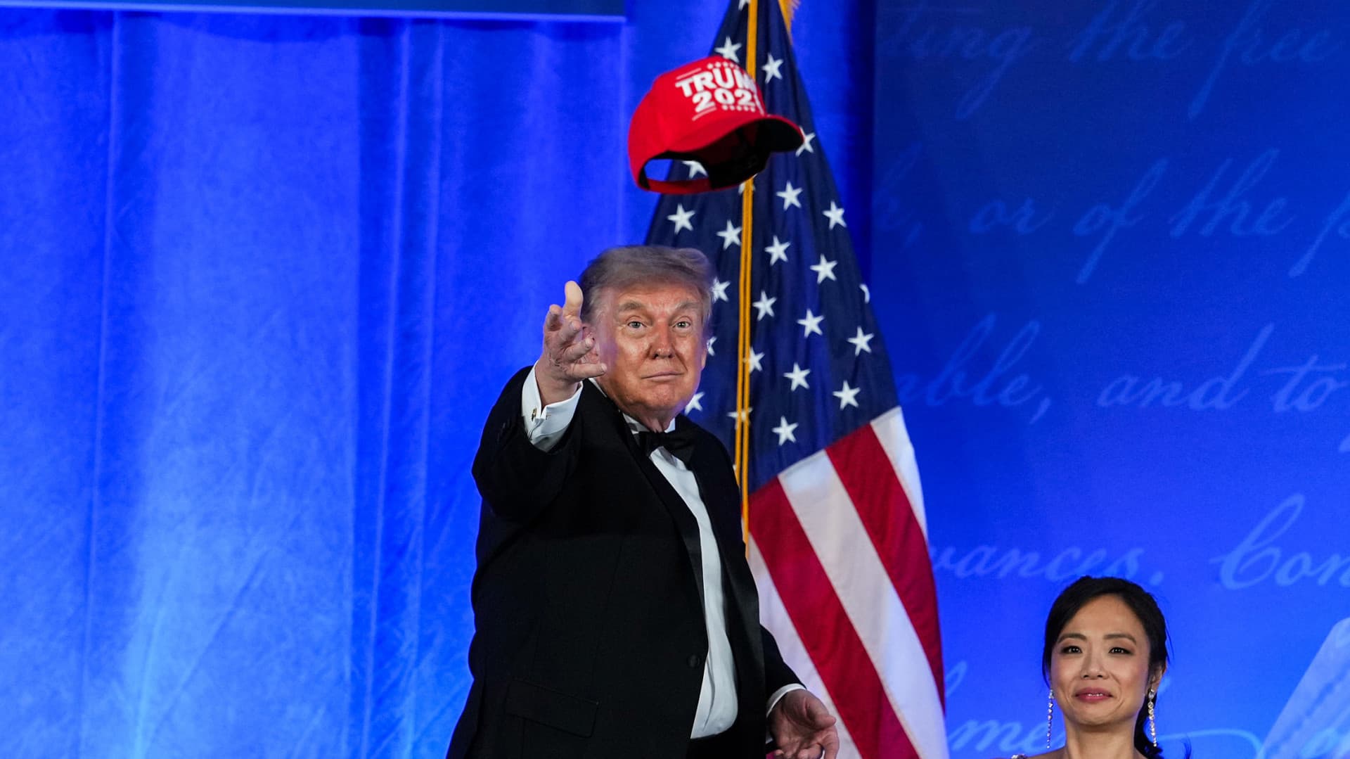 Hajmeresztő kiskapuval tarthatja meg a hatalmat Trump: ha meglépi, példátlan válság forgathatja fel Amerikát