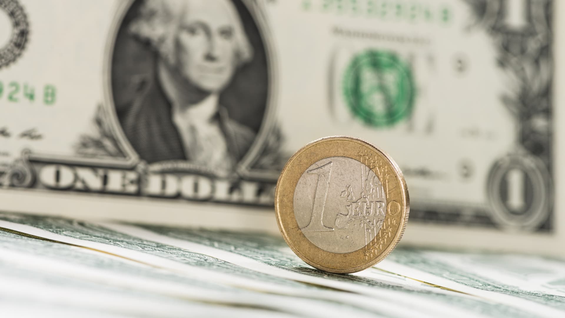 Nem nő úgy a gazdaság, ahogy várták – Mit csinál a forint?