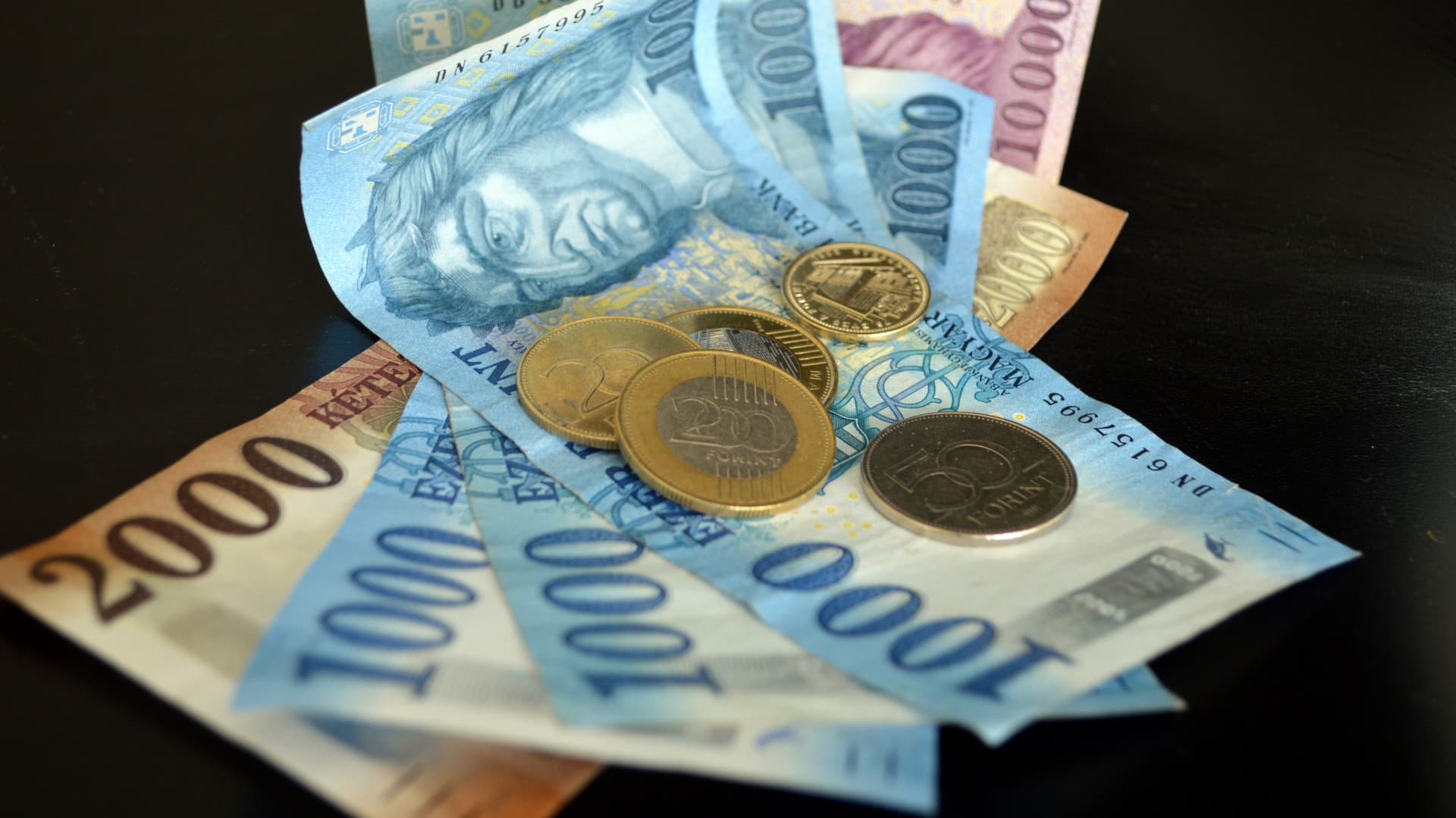 Jön már a forint fordulat? - 350-es eurót jósol egy elemző