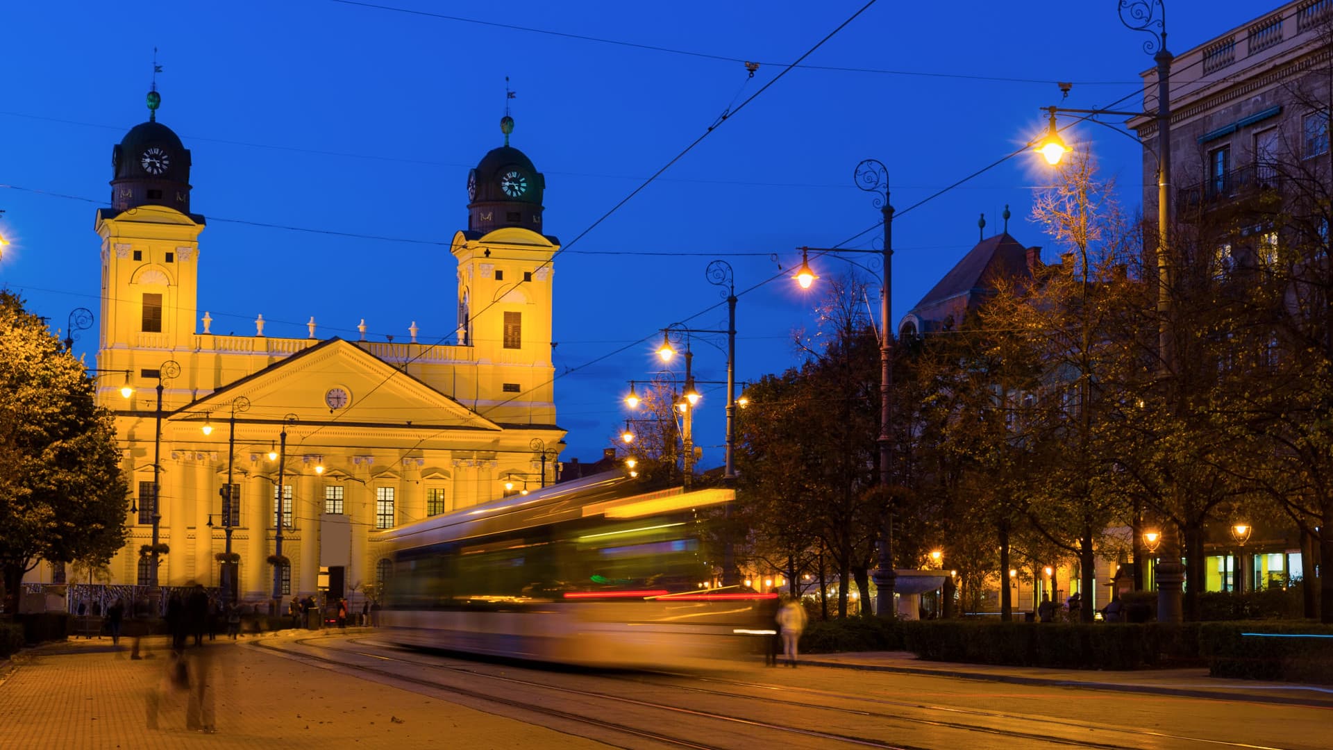 Bezárás helyett több mint két hónap után újraindulhat a debreceni gyár