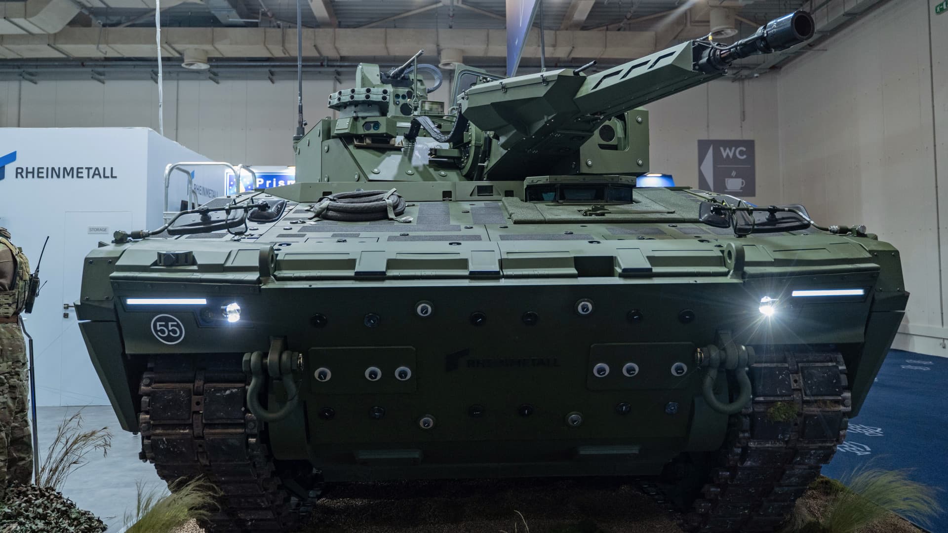 Megérkezett az új csúcsfegyver az Egyesült Államokba: végleg lecserélik a legendás "tankgyilkost"