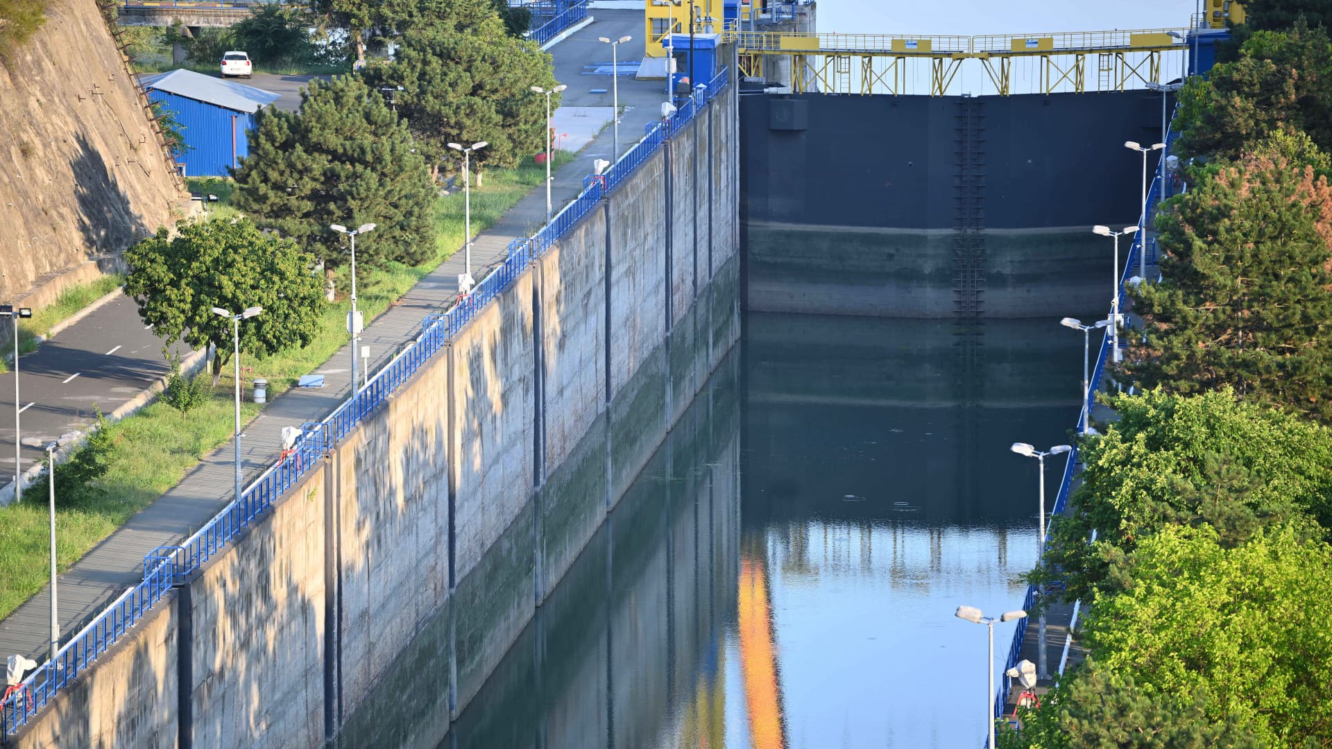 Kritikus helyzet a szomszédunkban: bármelyik pillanatban leállhat az ország áramellátását biztosító atomerőmű