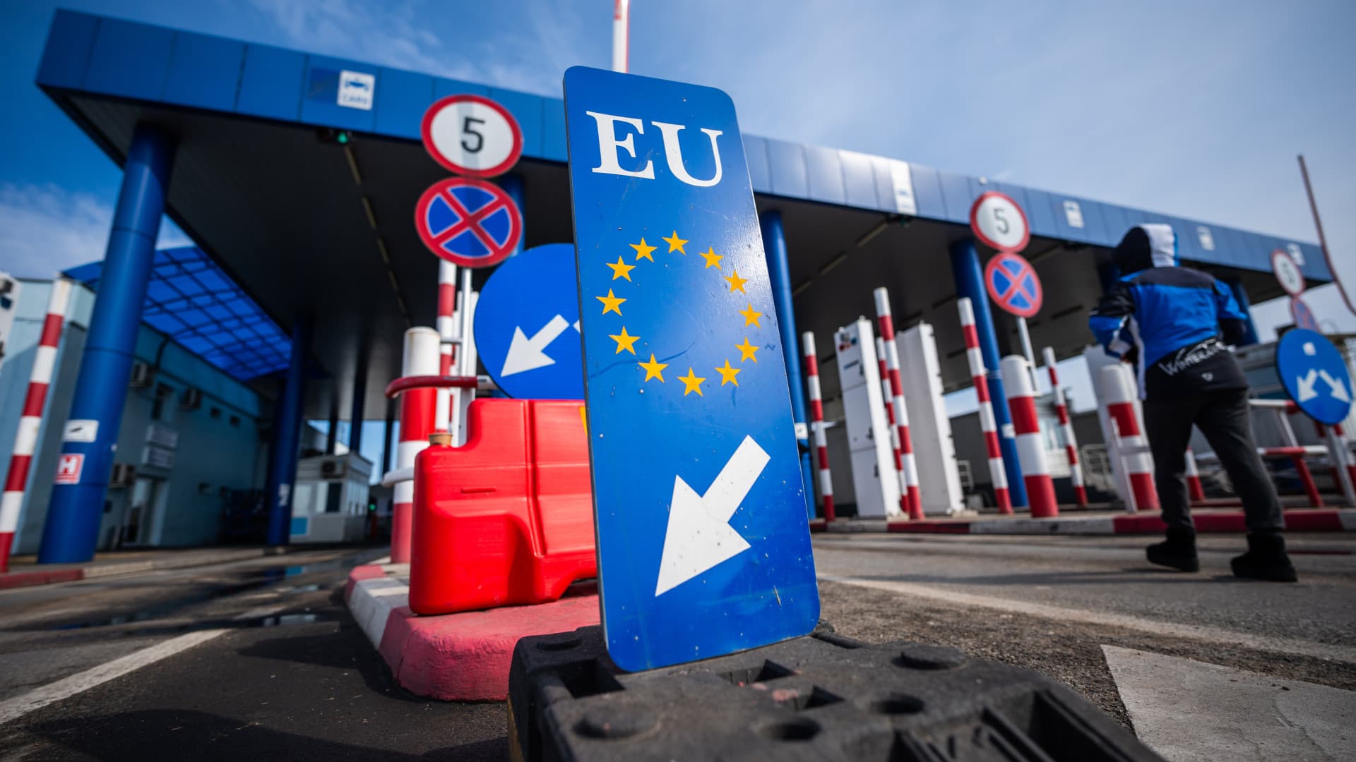 Már a migrációs paktum szelére bezuhant a menedékkérelmek száma Európában