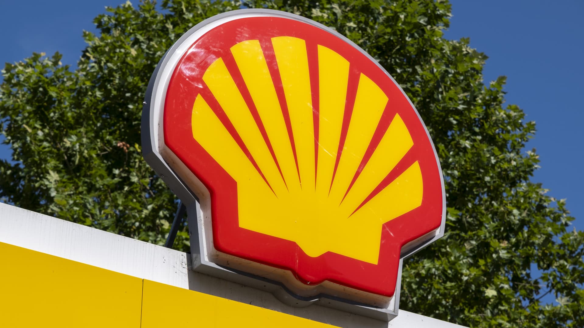 Négy éve nem látott profitot ért el a Shell, az iráni háború nagyot lendített a cégen