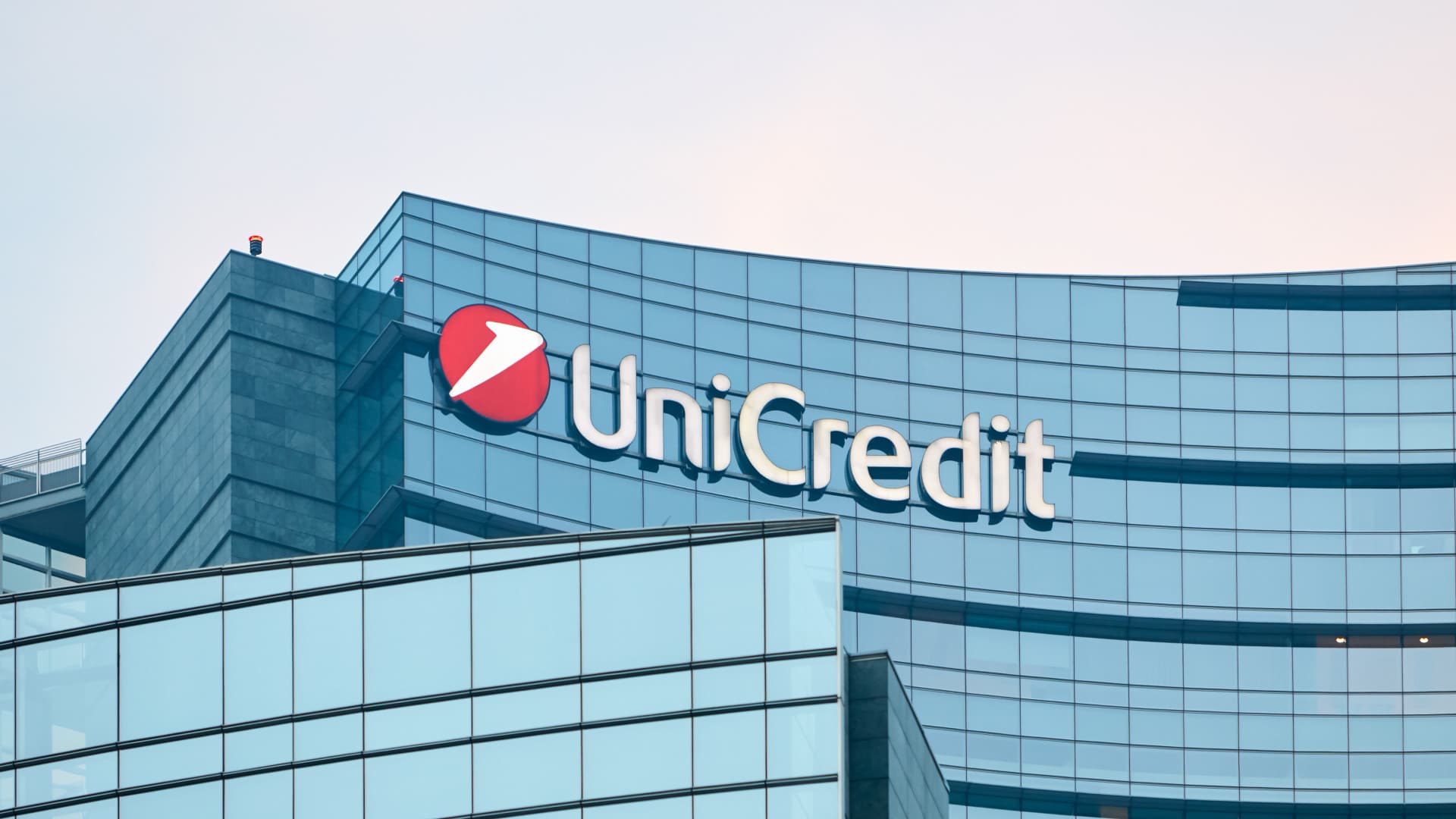 Döntött Brüsszel, egy 11 éves sztori végére tehet pontot az UniCredit