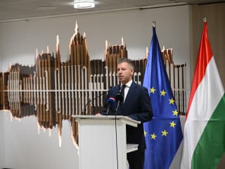 Elárulta Brüsszelben Magyar Péter, miről fog elbeszélgetni Zelenszkijjel