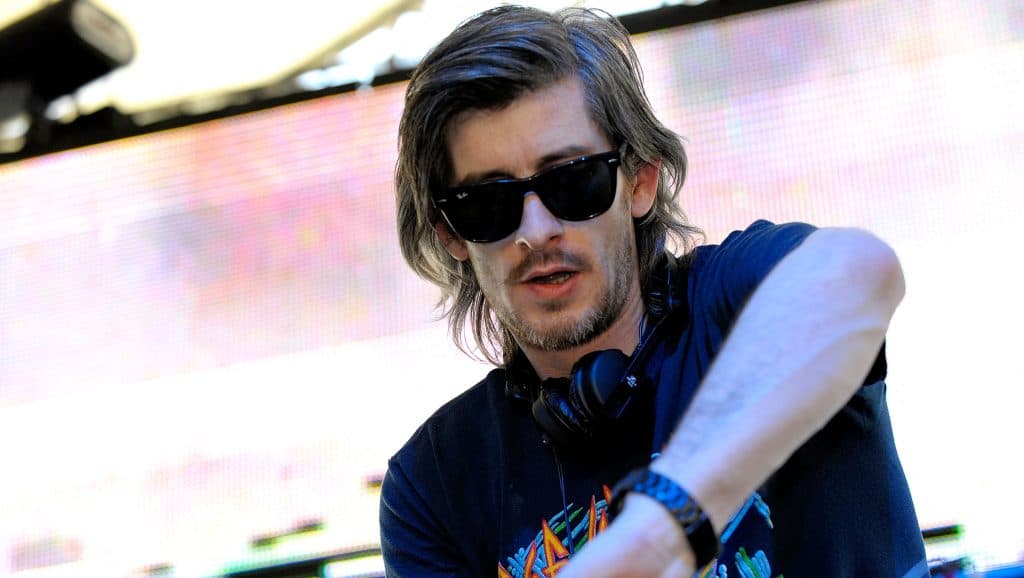 Holtan találták otthonában Kavinsky francia DJ-t, aki a Drive főcímzenéjét írta