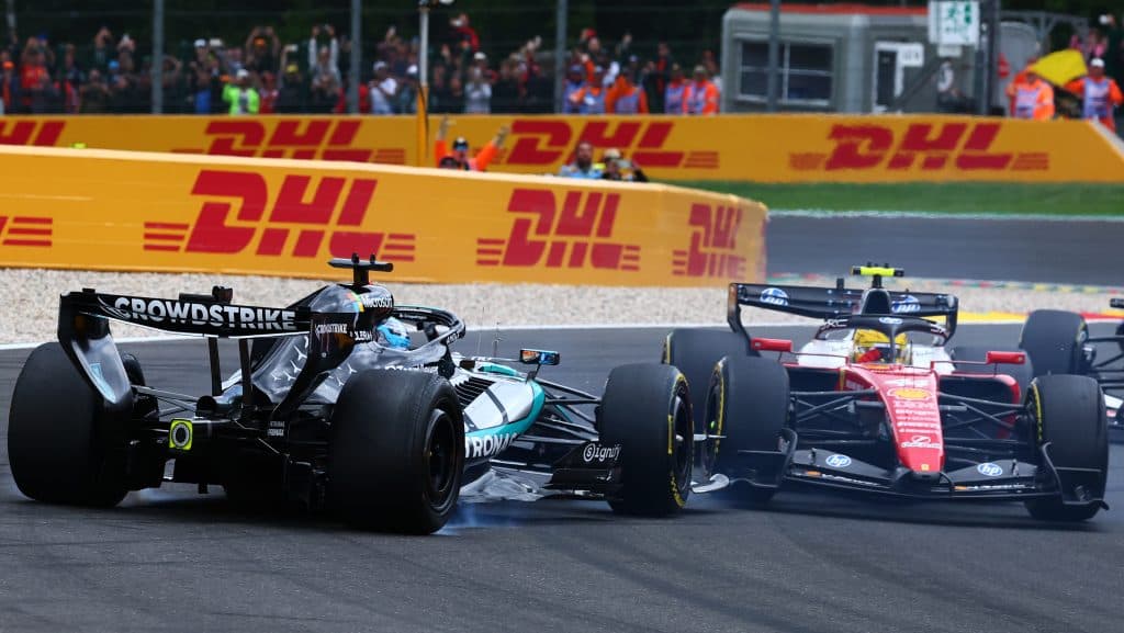 Hamilton kiütötte Russellt, elütött egy szerelőt, de Antonellinek a közelébe se ért