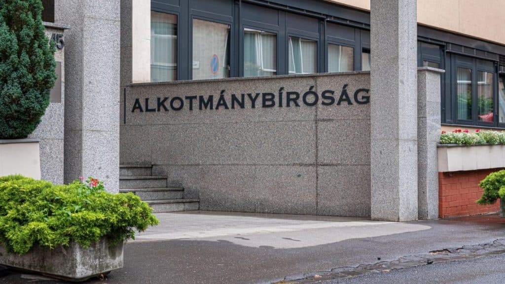 A parlament Bakáról, az Alkotmánybíróság Sulyokról dönt