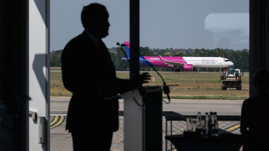 Árad a pénz Ferihegyen, de nem azokhoz, akikhez az Orbán-kormány ígérte