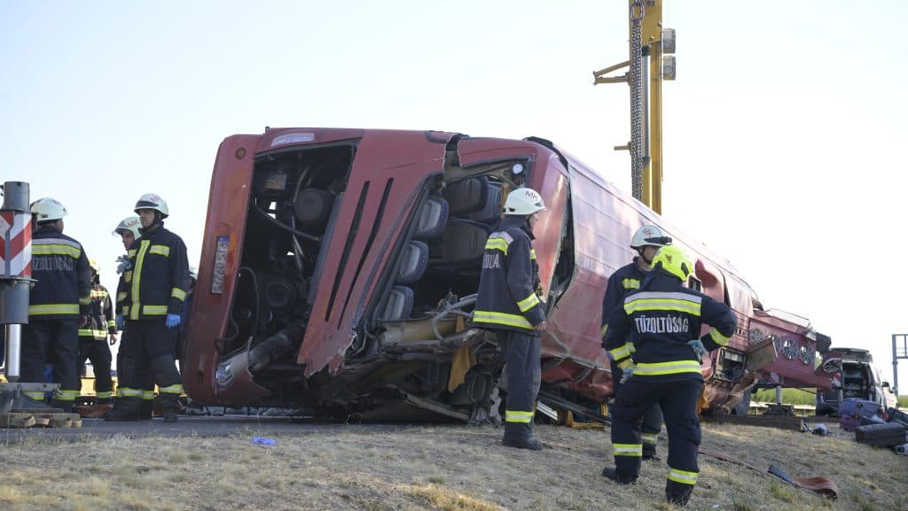 Bosznia-Hercegovinából hazafelé tartó lengyel zarándokok haltak meg az éjszakai buszbalesetben