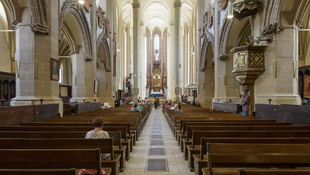 Bocsánatot kért a Tiszát és Magyar Pétert prédikációban korholó plébános