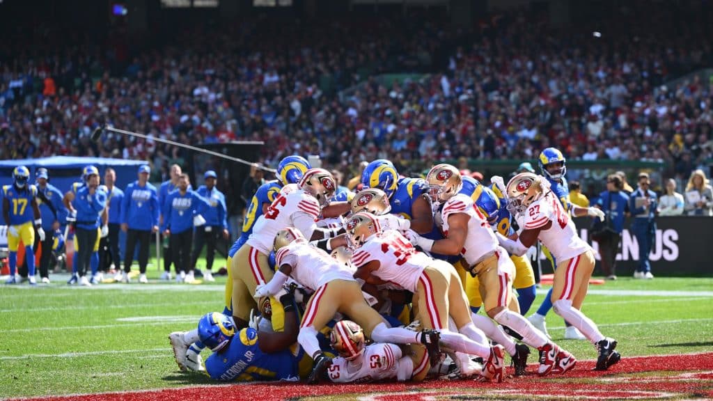 Több mint százezren látták a helyszínen a történelmi NFL-meccset
