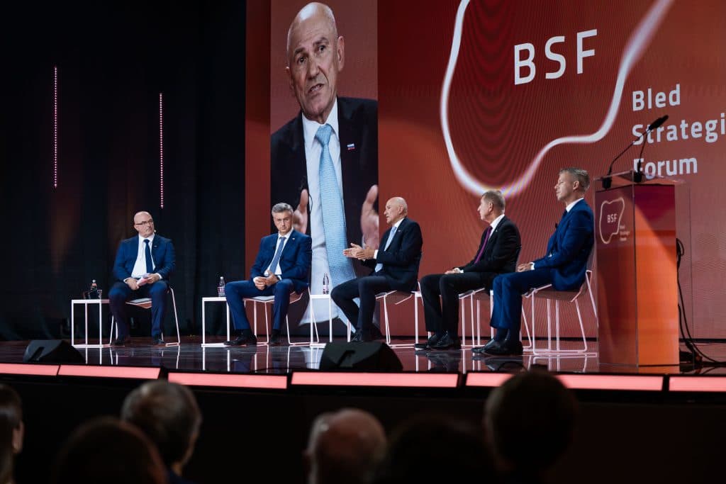 Orbánt bírálta az egyik legfőbb régiós szövetségese – látványos elfordulás a bledi fórumon